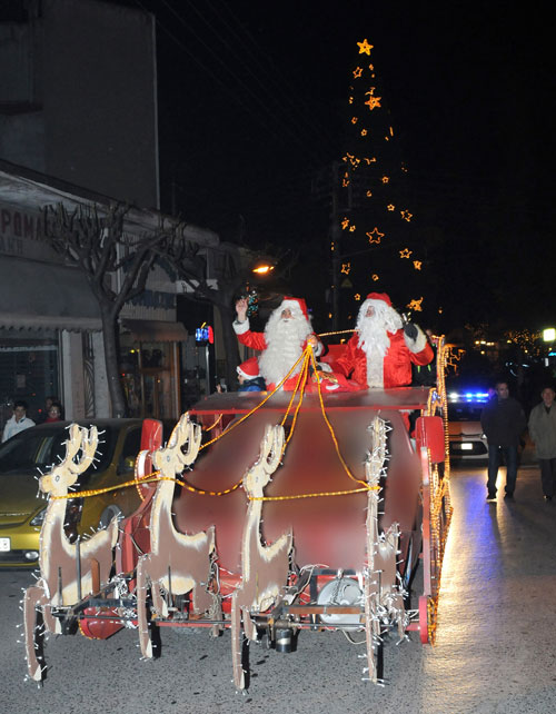 Μέσα σε μια υπέροχη γιορτινή ατμόσφαιρα, γεμάτη μουσική, παιχνίδια ,παιδικές φωνές και με την παρουσία πλήθους κόσμου, πραγματοποιήθηκαν χτες το βράδυ τα εγκαίνια της 3ης Παραμυθούπολης του Δήμου Πέλλας.